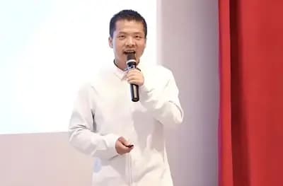 Zhipeng Hu
